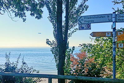 Gut ausgeschilderte Rad- und Wanderwege entlang des Bodensees